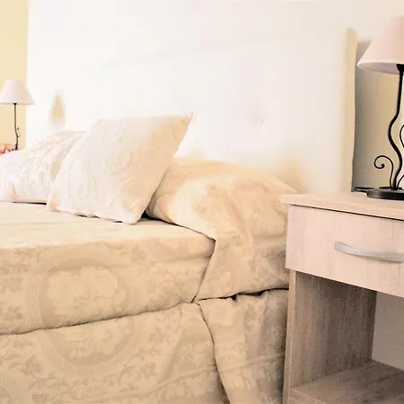 Dimora Vico Dei Nohi Bed & Breakfast 3*