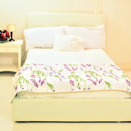 Dimora Vico Dei Nohi Bed & Breakfast 3*