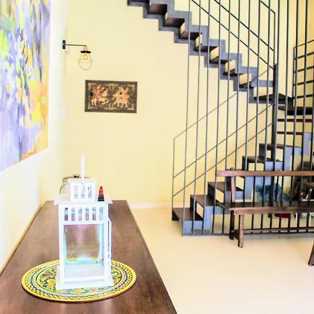 Dimora Vico Dei Nohi Bed & Breakfast 3*