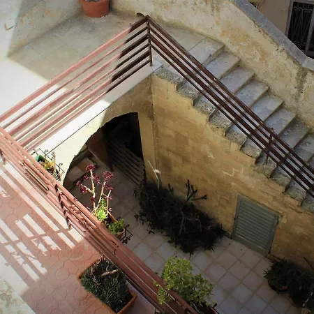 Dimora Vico Dei Nohi Bed and Breakfast