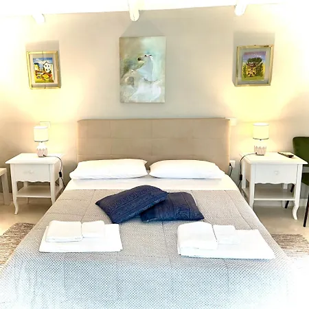 Dimora Vico Dei Nohi 3*