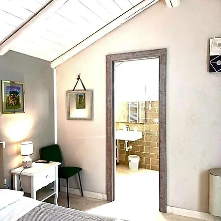 Dimora Vico Dei Nohi 3*