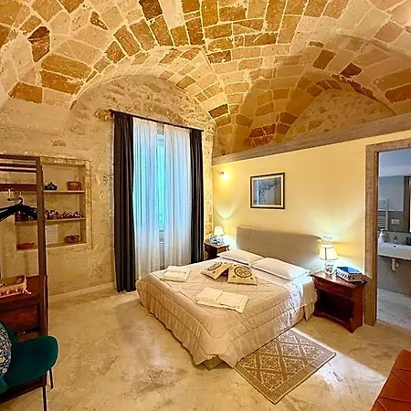Dimora Vico Dei Nohi 3*