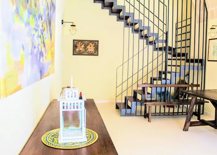 Dimora Vico Dei Nohi Bed & Breakfast 3*